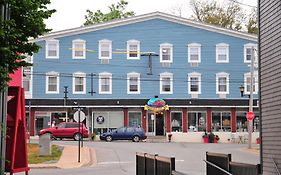 Smugglers Cove Inn